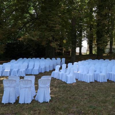 Cérémonie laïque en extérieur dans le parc du château des Termelles